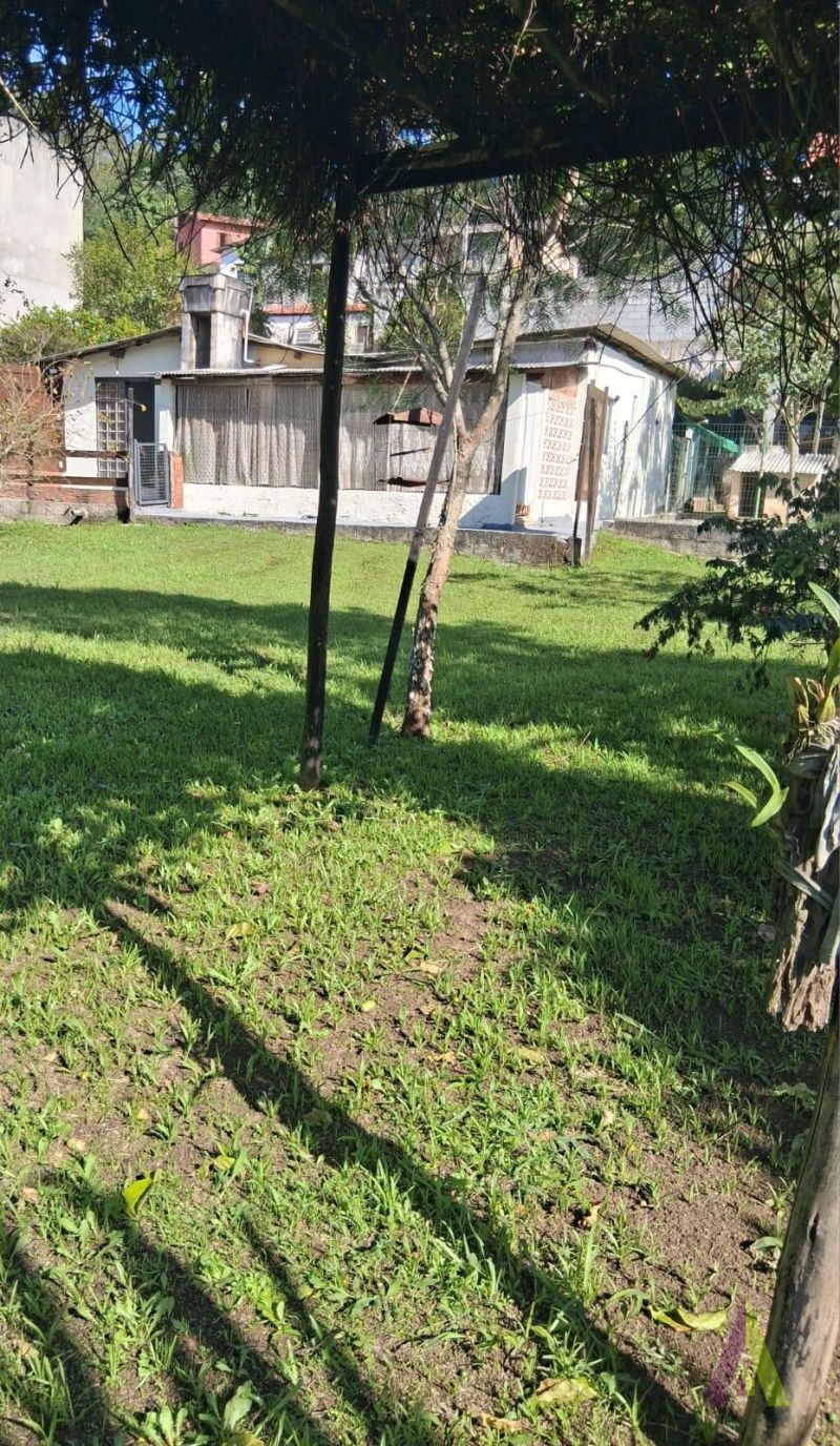 Casa no estilo de uma chácara com 3 quartos e amplo quintal  em São Roque!