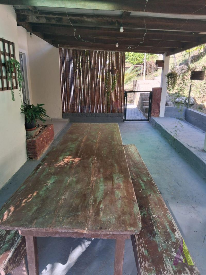 Casa no estilo de uma chácara com 3 quartos e amplo quintal  em São Roque!