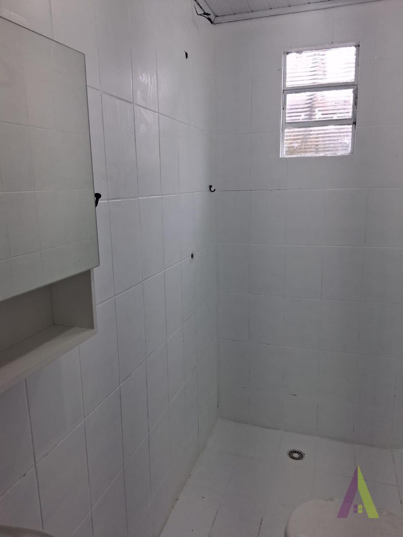 Casa no estilo de uma chácara com 3 quartos e amplo quintal  em São Roque!