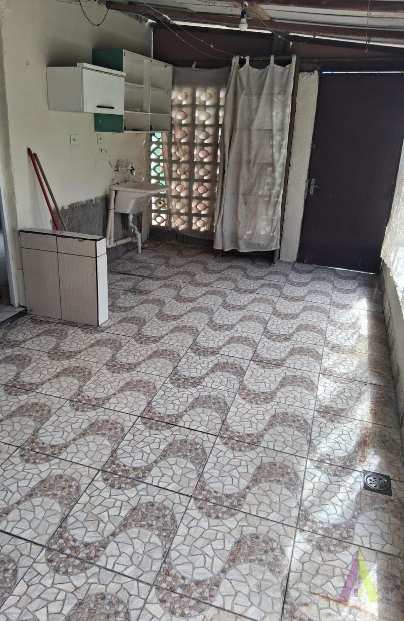 Casa no estilo de uma chácara com 3 quartos e amplo quintal  em São Roque!