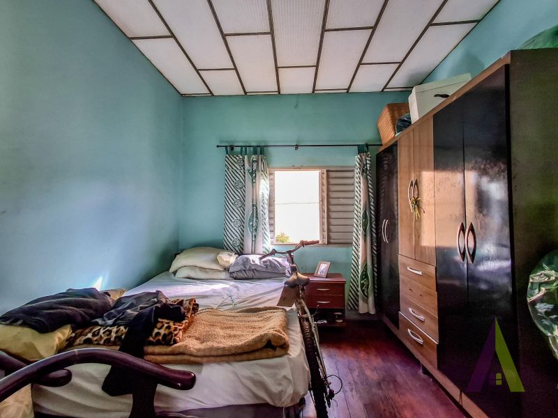 Casa no centro ao lado da marginal em São Roque!