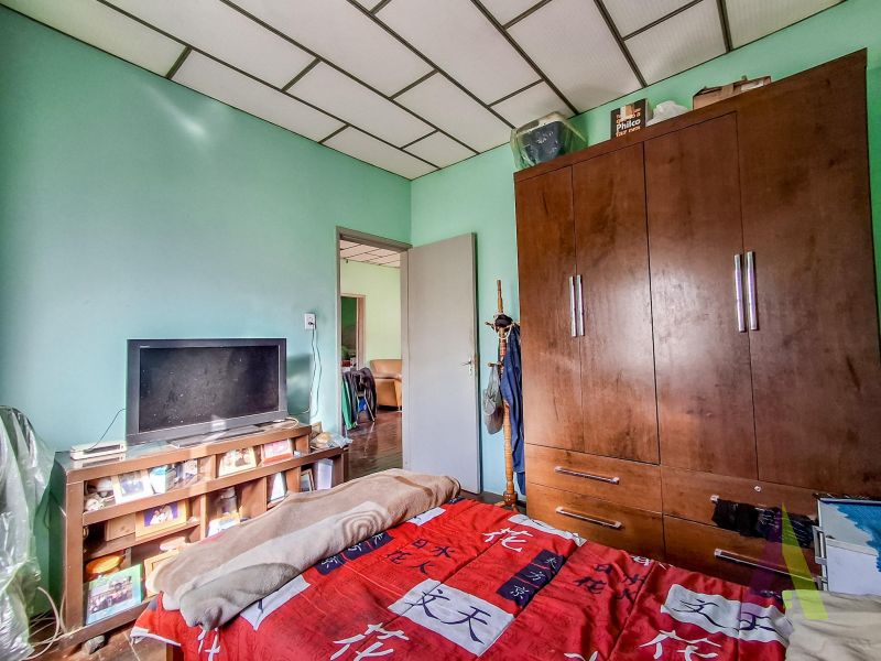 Casa no centro ao lado da marginal em São Roque!