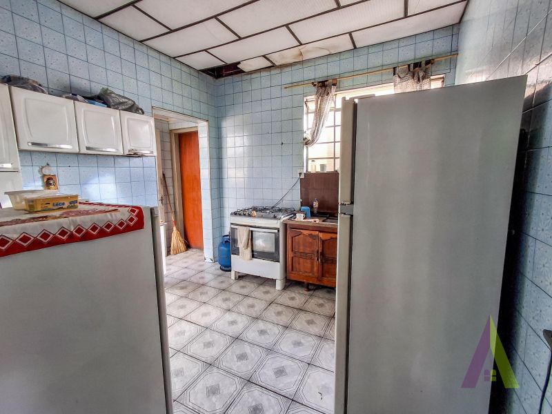 Casa no centro ao lado da marginal em São Roque!