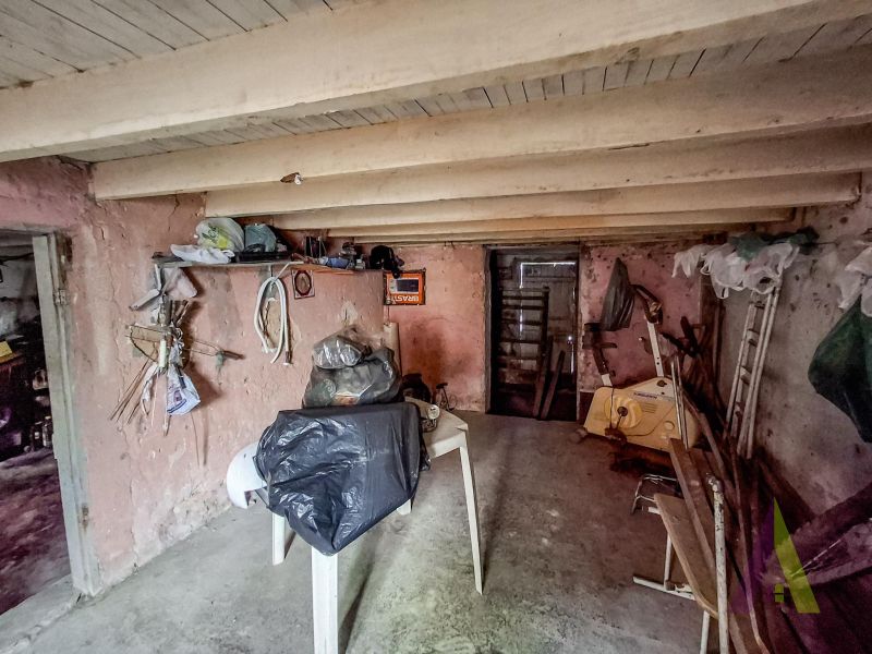 Casa no centro ao lado da marginal em São Roque!