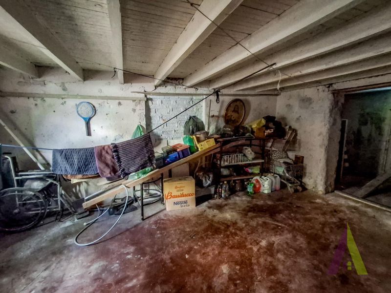 Casa no centro ao lado da marginal em São Roque!