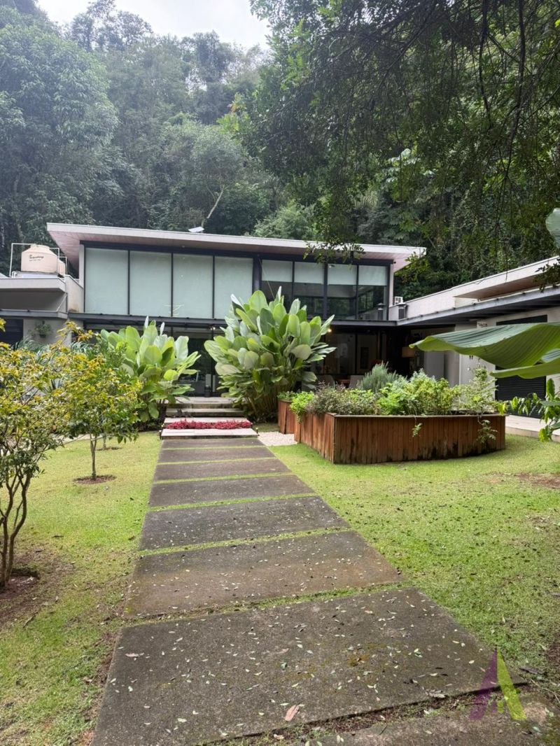 Casa Alto Padrão em Condomínio Fechado de São Roque!