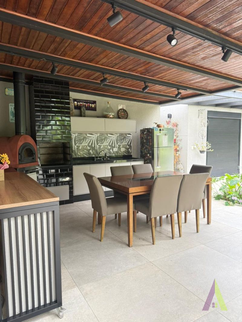 Casa Alto Padrão em Condomínio Fechado de São Roque!