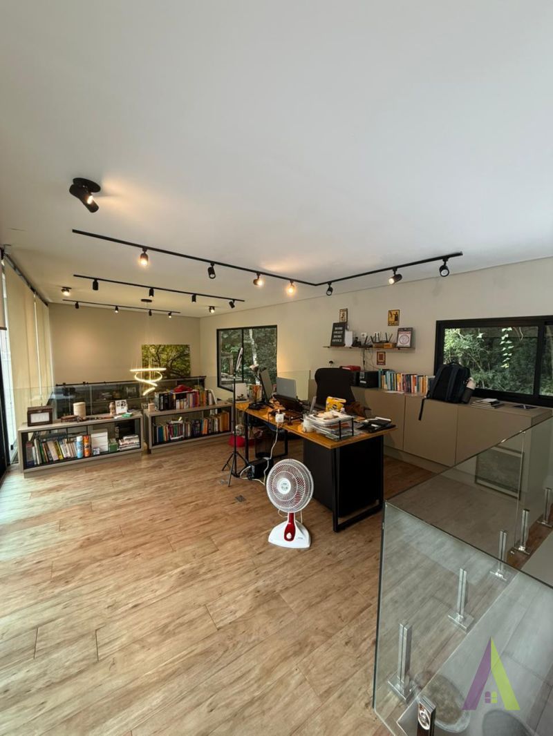 Casa Alto Padrão em Condomínio Fechado de São Roque!