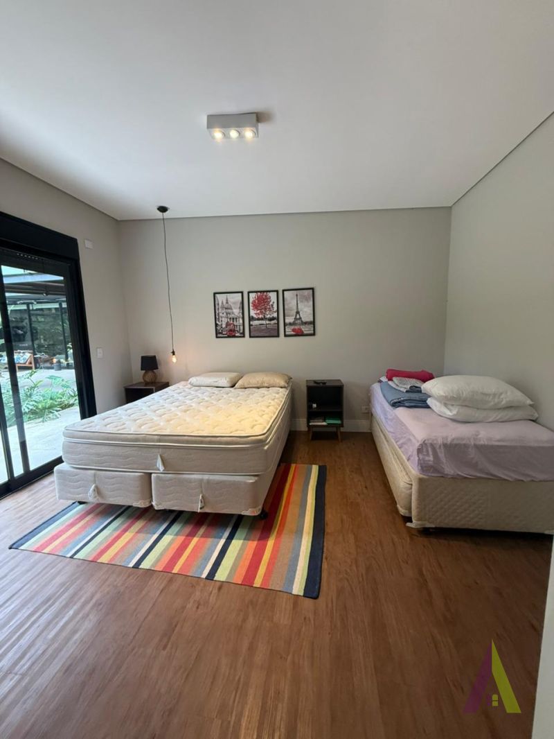 Casa Alto Padrão em Condomínio Fechado de São Roque!