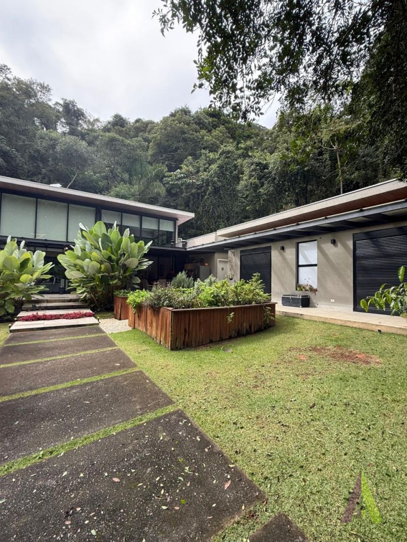 Casa Alto Padrão em Condomínio Fechado de São Roque!
