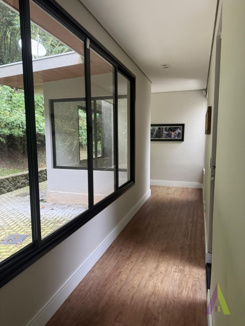 Casa Alto Padrão em Condomínio Fechado de São Roque!