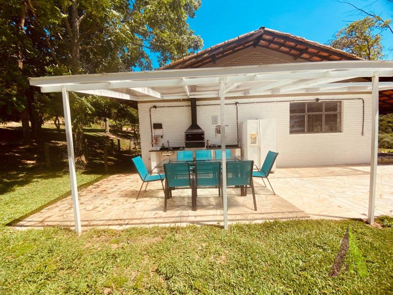 Sitio com 3 Casas e Lago em São Roque!
