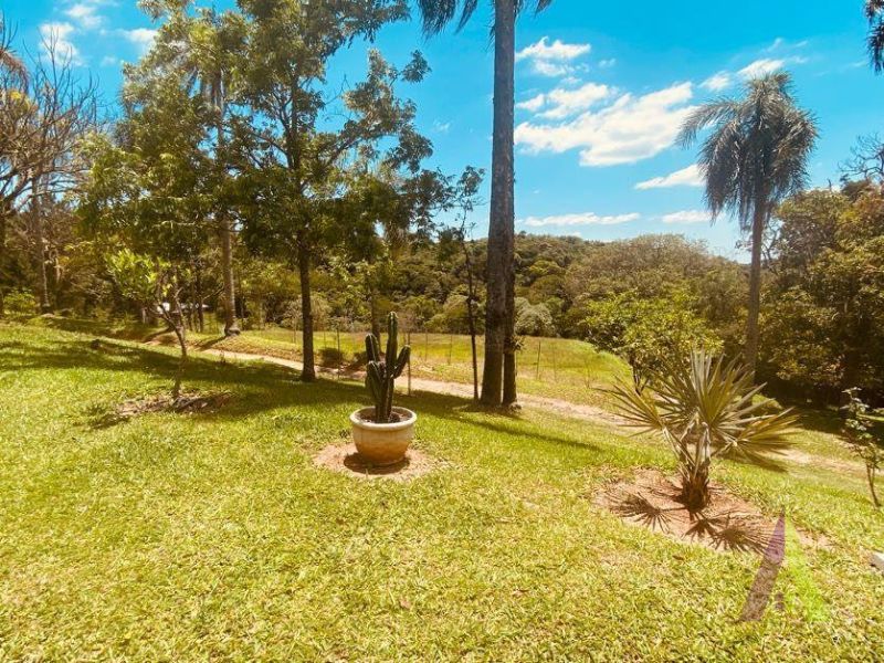 Sitio com 3 Casas e Lago em São Roque!