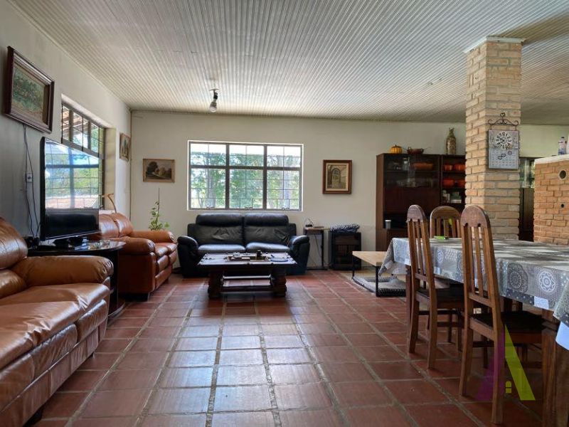 Sitio com 3 Casas e Lago em São Roque!