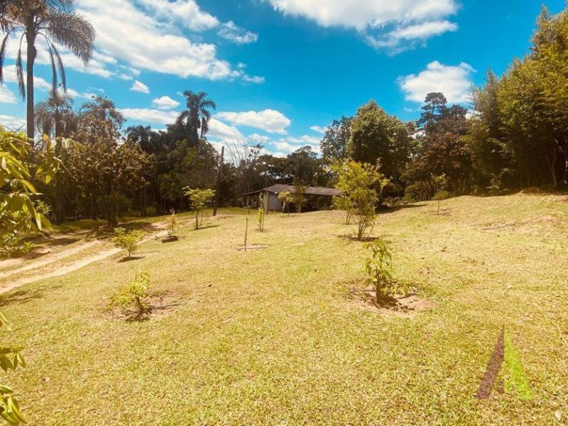 Sitio com 3 Casas e Lago em São Roque!
