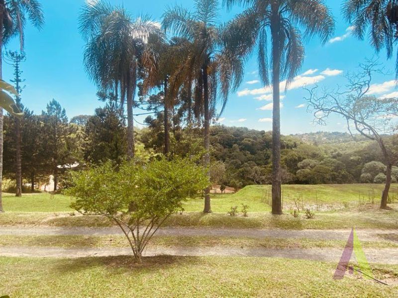 Sitio com 3 Casas e Lago em São Roque!