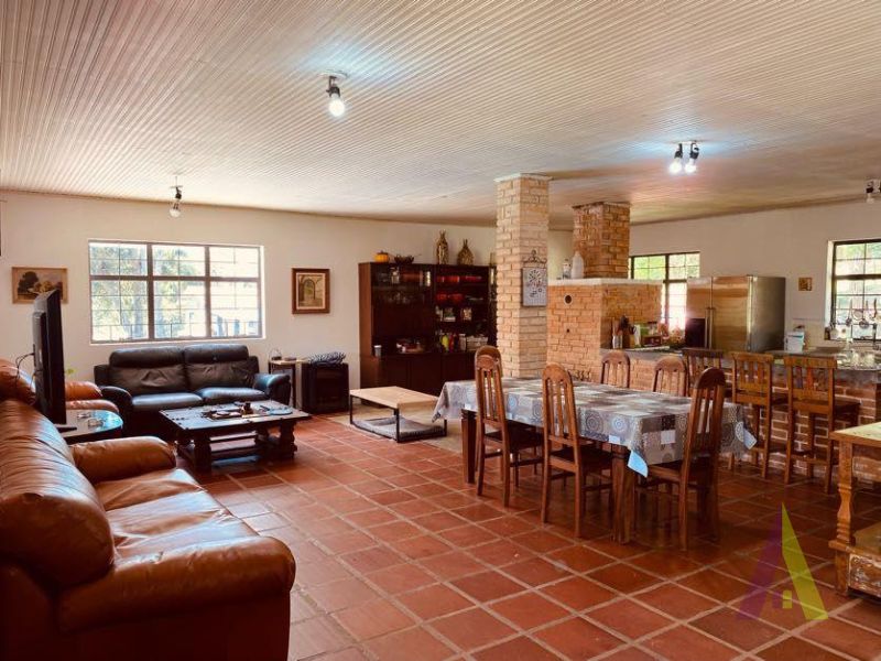 Sitio com 3 Casas e Lago em São Roque!
