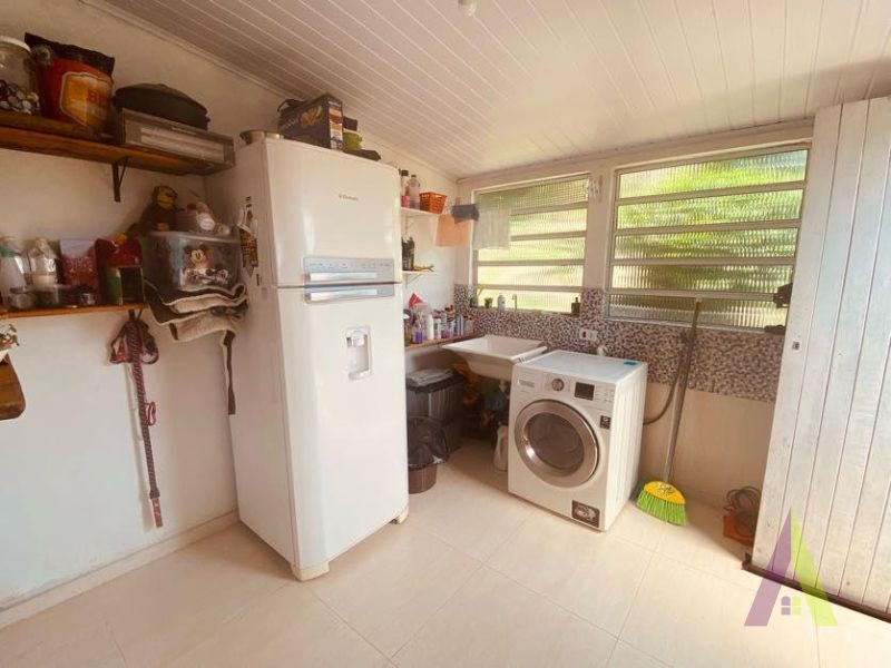 Sitio com 3 Casas e Lago em São Roque!