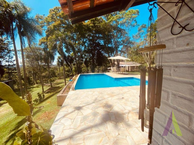 Sitio com 3 Casas e Lago em São Roque!