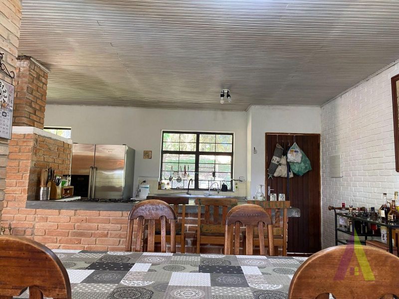 Sitio com 3 Casas e Lago em São Roque!