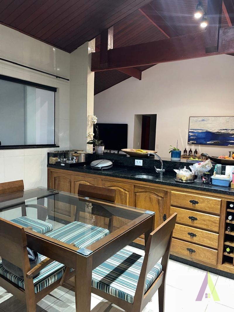 Casa Térrea Mobiliada em Condomínio Fechado de Araçariguama!