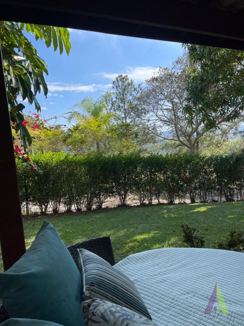 Casa Térrea Mobiliada em Condomínio Fechado de Araçariguama!