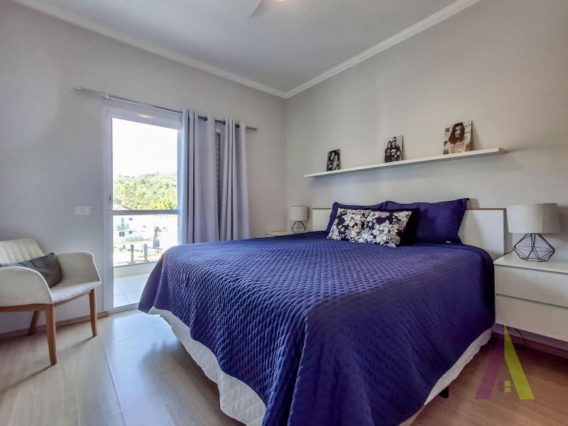 Casa em condomínio com piscina e área gourmet em São Roque!