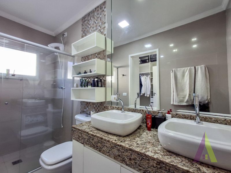 Casa em condomínio com piscina e área gourmet em São Roque!