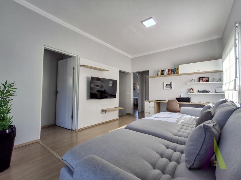 Casa em condomínio com piscina e área gourmet em São Roque!