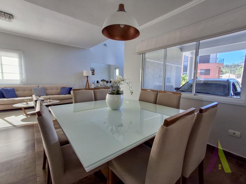 Casa em condomínio com piscina e área gourmet em São Roque!