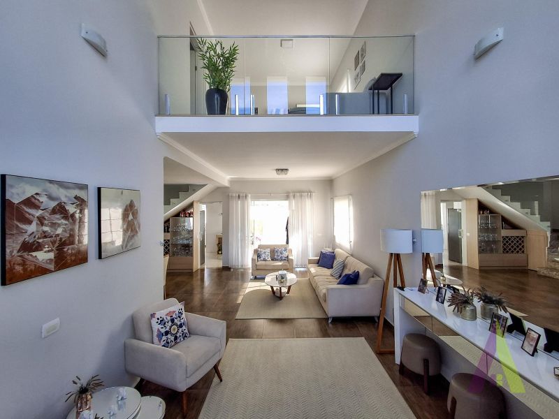 Casa em condomínio com piscina e área gourmet em São Roque!