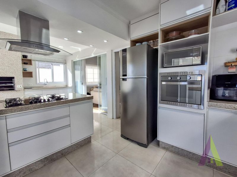 Casa em condomínio com piscina e área gourmet em São Roque!