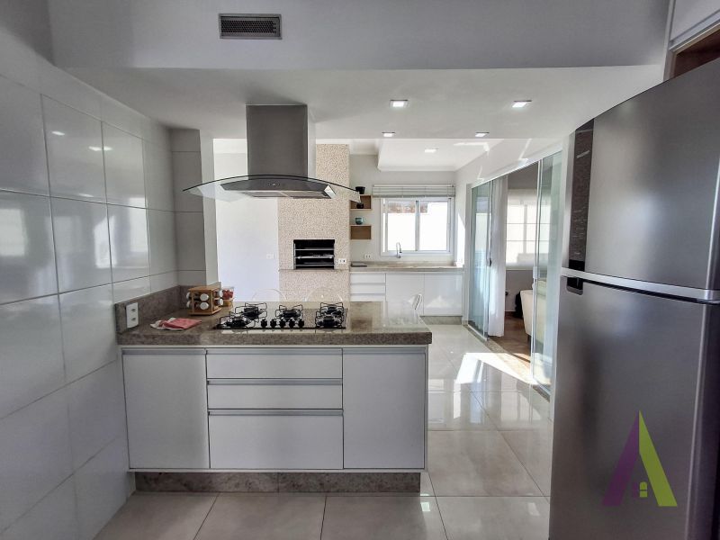 Casa em condomínio com piscina e área gourmet em São Roque!