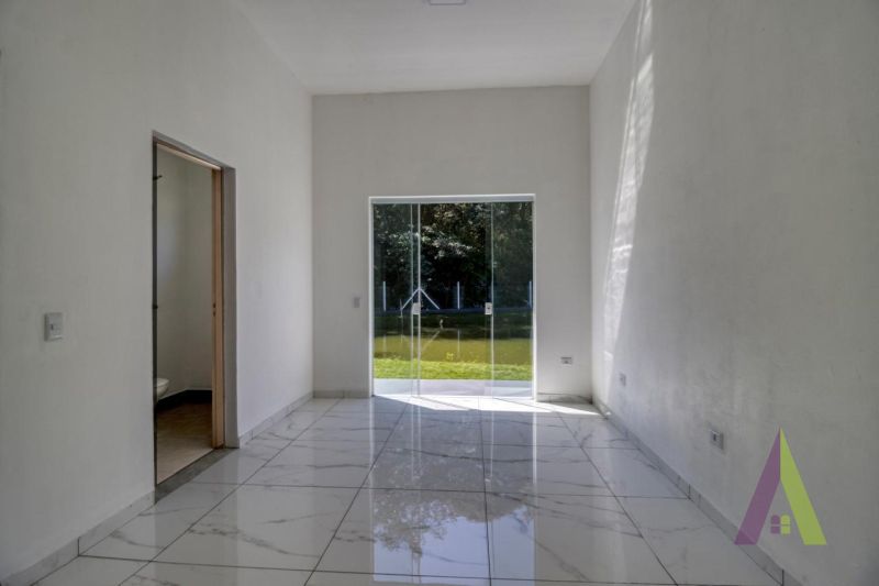 Chácara com área gourmet, piscina e lago em Mairinque!