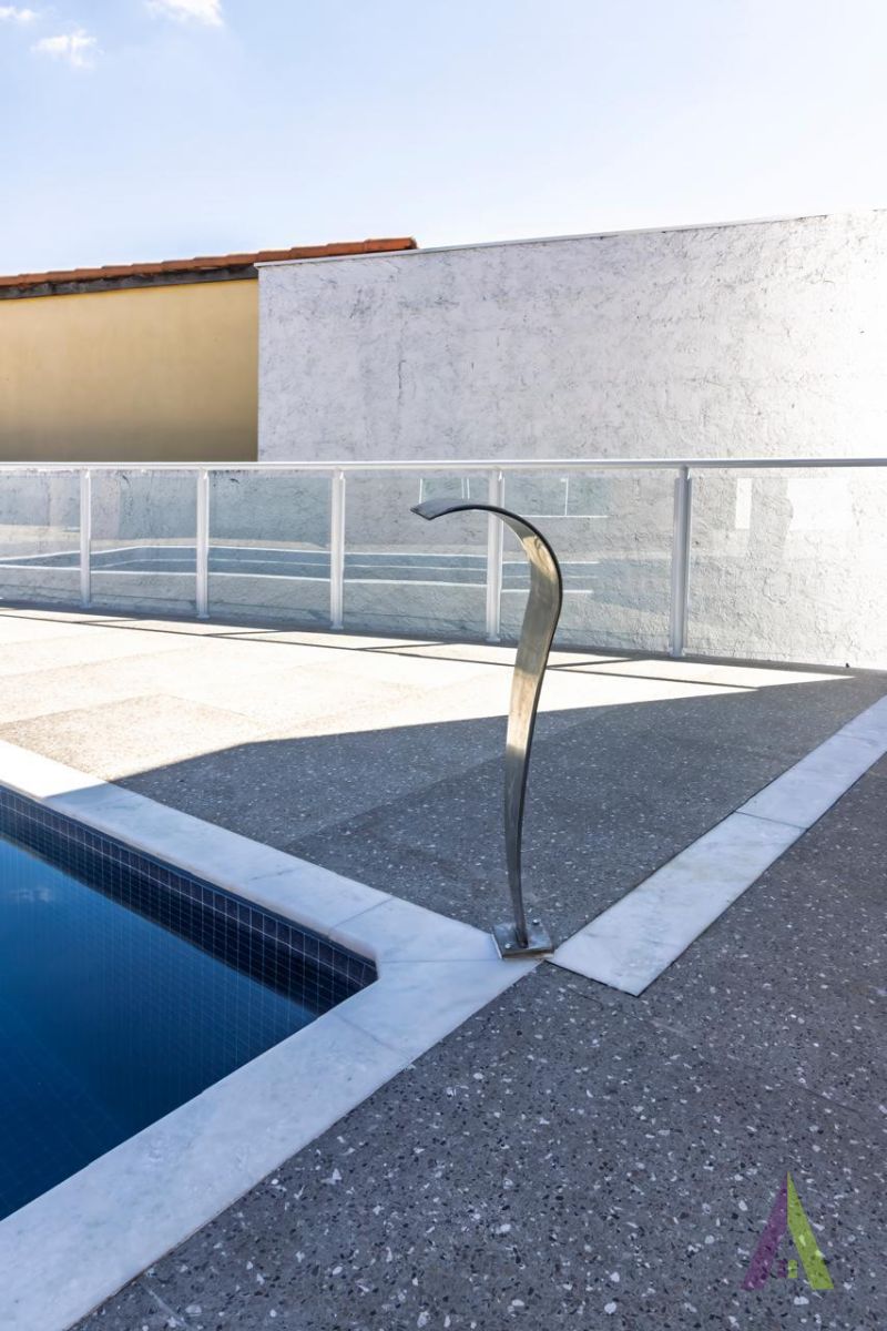 Chácara com área gourmet, piscina e lago em Mairinque!