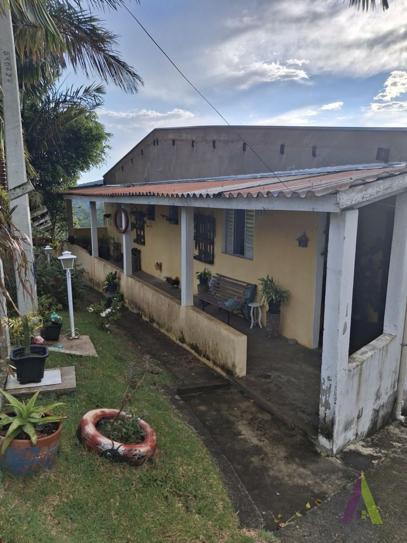 Chácara com piscina e tobogã em São Roque!