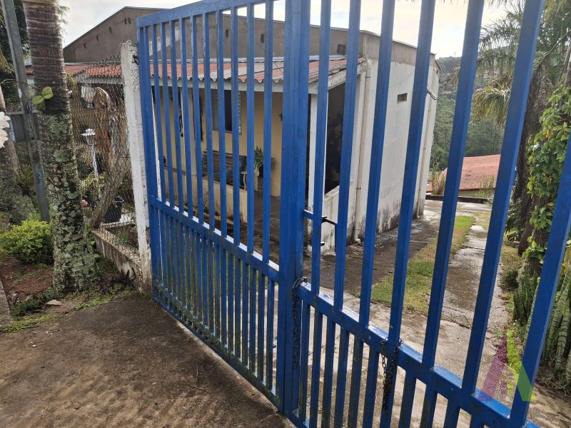 Chácara com piscina e tobogã em São Roque!