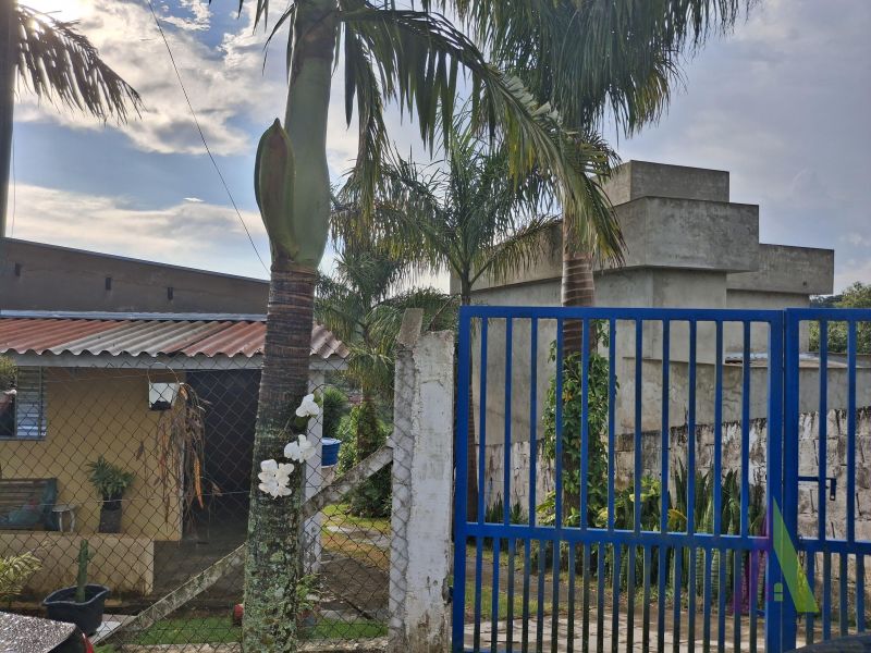 Chácara com piscina e tobogã em São Roque!