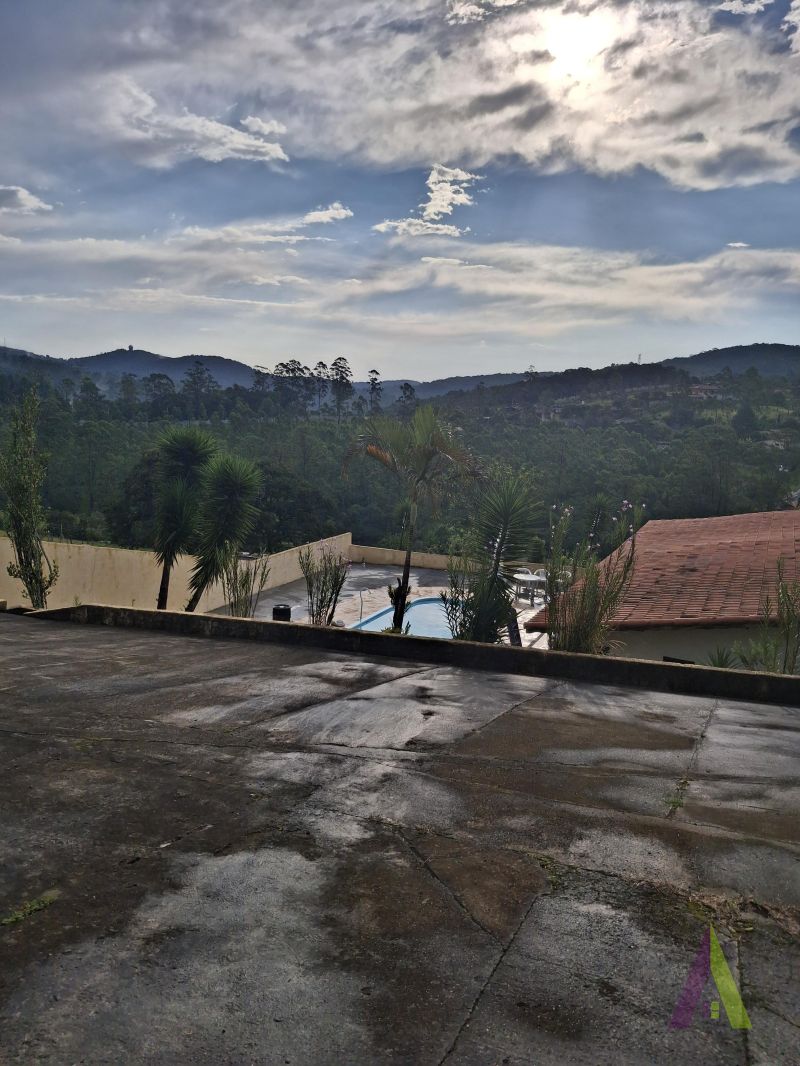 Chácara com piscina e tobogã em São Roque!