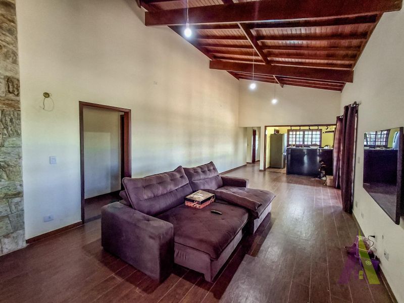 Chácara com piscina e cocheira no Roteiro do Vinho em São Roque!