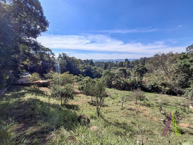 Chácara com piscina e cocheira no Roteiro do Vinho em São Roque!