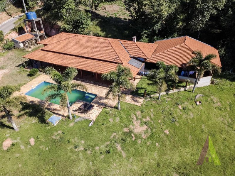 Chácara com piscina e cocheira no Roteiro do Vinho em São Roque!