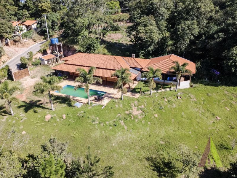 Chácara com piscina e cocheira no Roteiro do Vinho em São Roque!