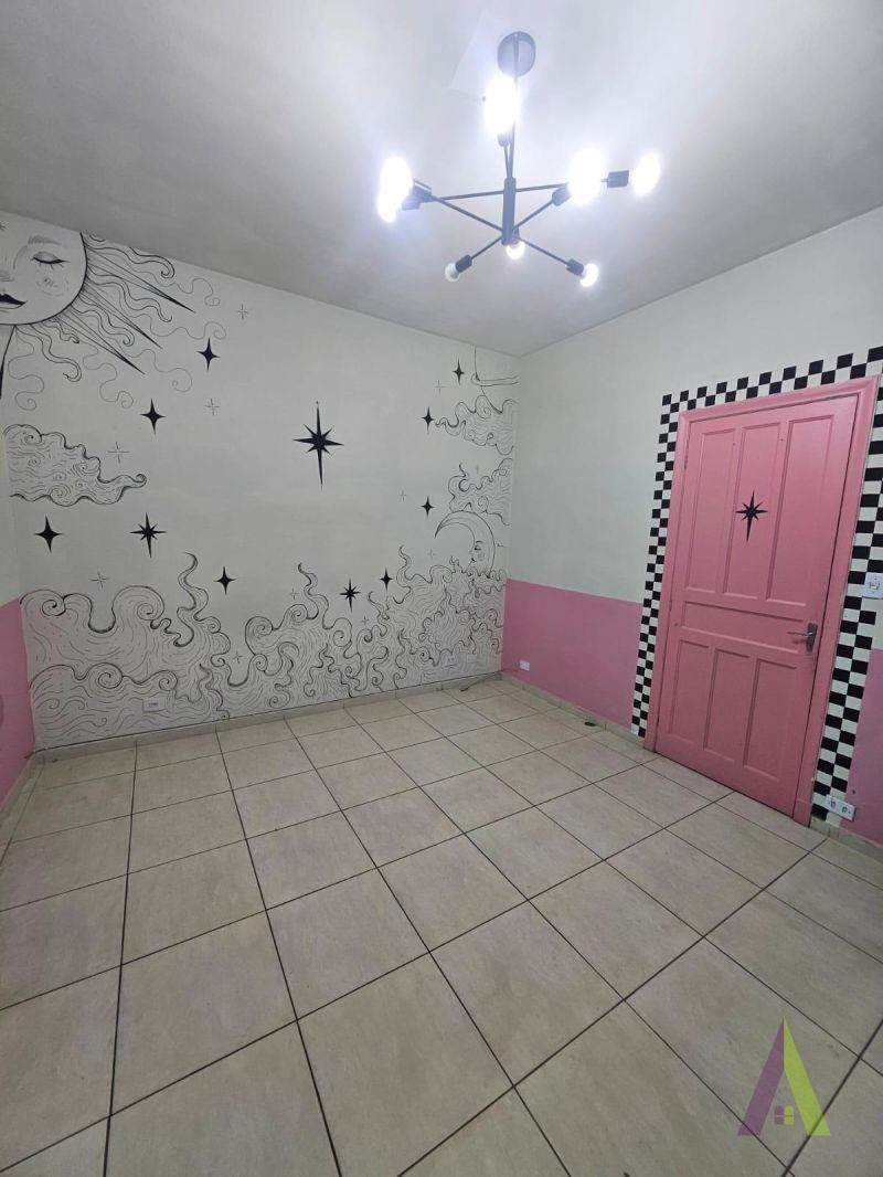 Sala Comercial na Praça da Matriz em São Roque!