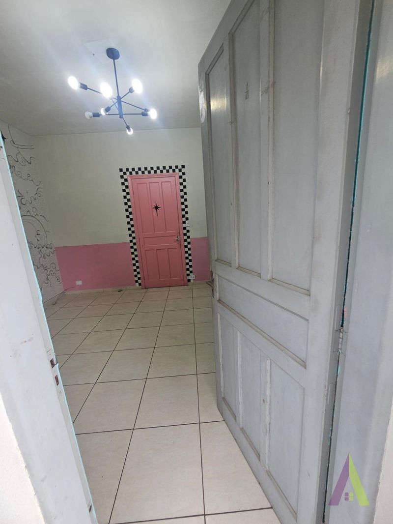 Sala Comercial na Praça da Matriz em São Roque!
