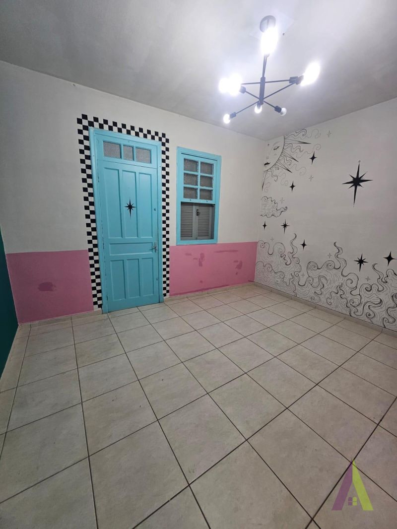 Sala Comercial na Praça da Matriz em São Roque!