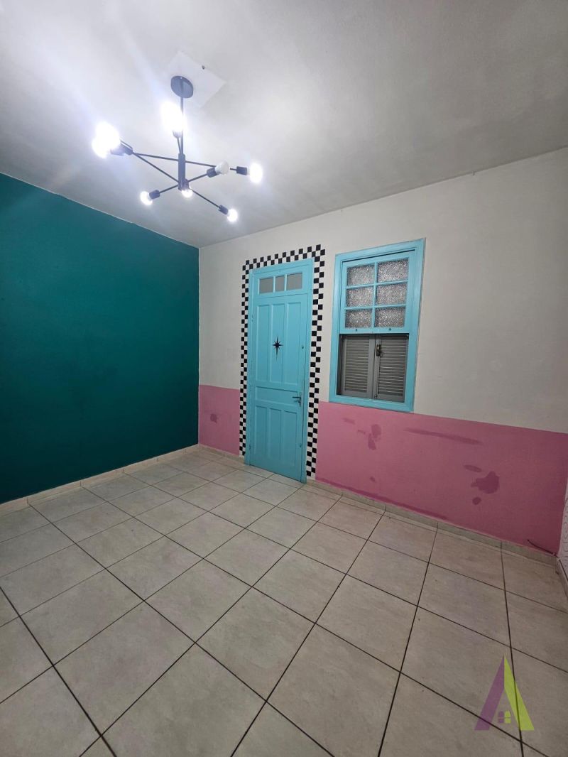 Sala Comercial na Praça da Matriz em São Roque!