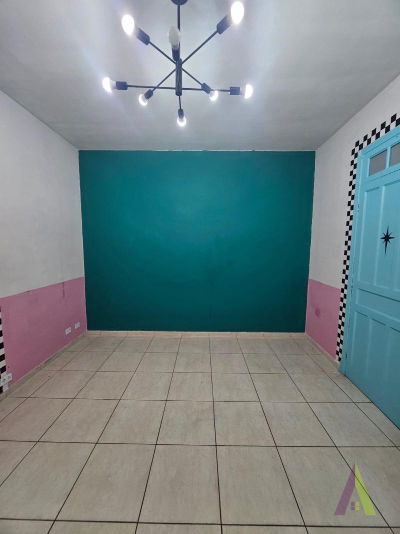 Sala Comercial na Praça da Matriz em São Roque!