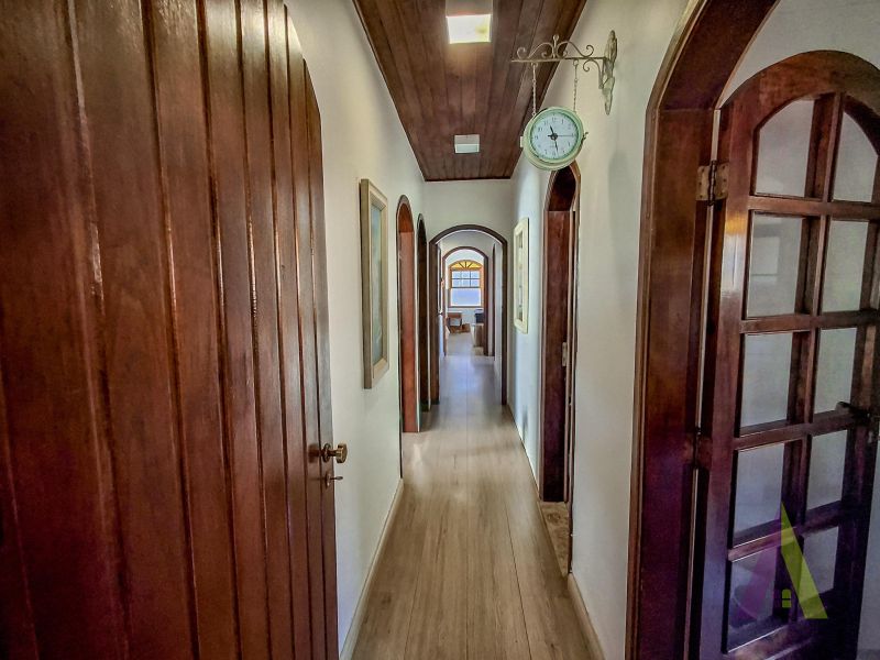 Casa térrea na região central de São Roque!
