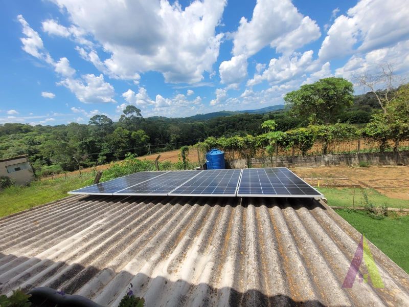 Chácara em condomínio com piscina aquecida e geração de energia em São Roque!